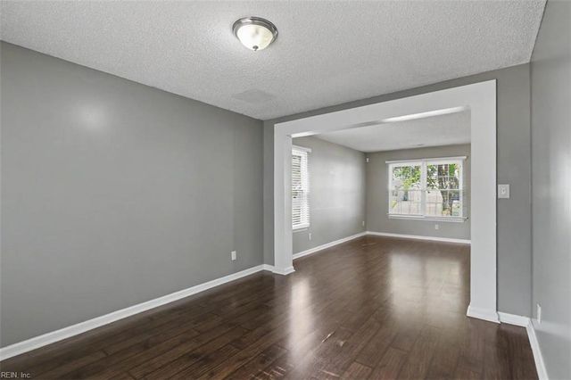 910 Andover CT, Newport News, VA 23608