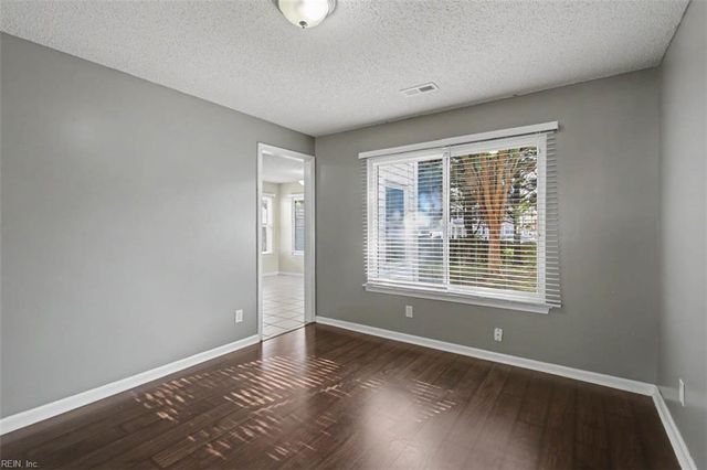 910 Andover CT, Newport News, VA 23608