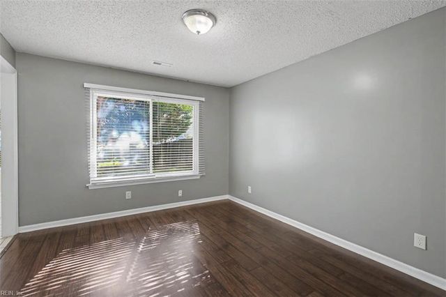 910 Andover CT, Newport News, VA 23608