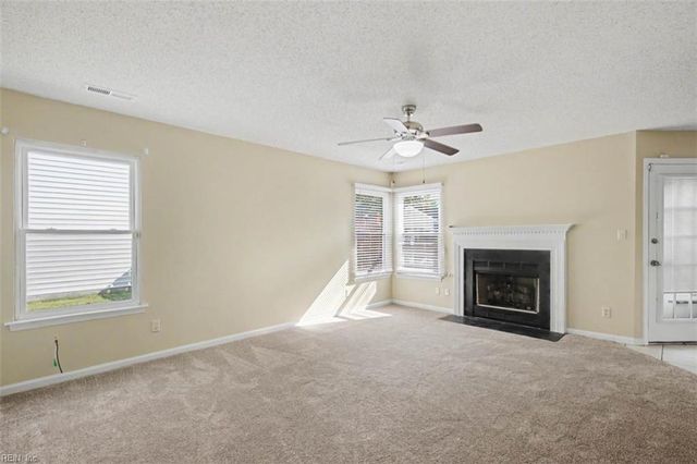 910 Andover CT, Newport News, VA 23608