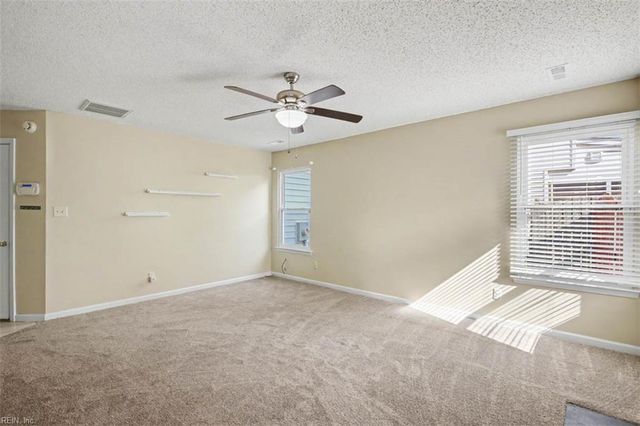 910 Andover CT, Newport News, VA 23608