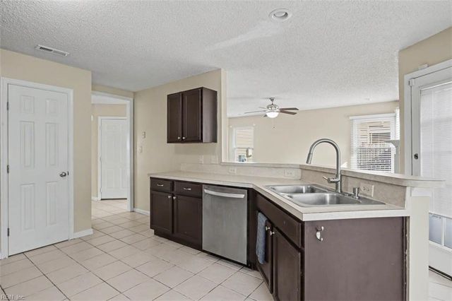 910 Andover CT, Newport News, VA 23608