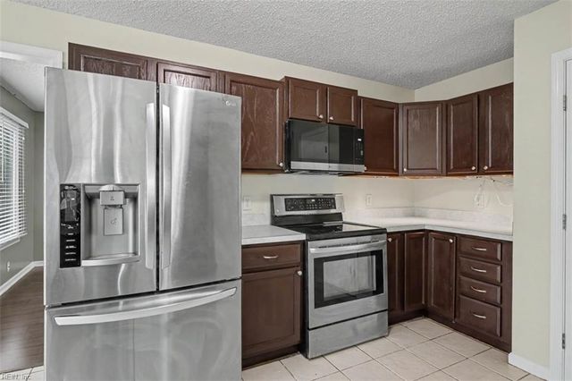 910 Andover CT, Newport News, VA 23608