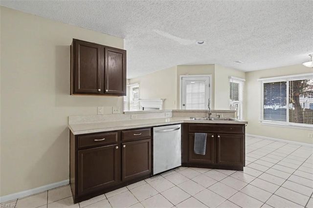 910 Andover CT, Newport News, VA 23608
