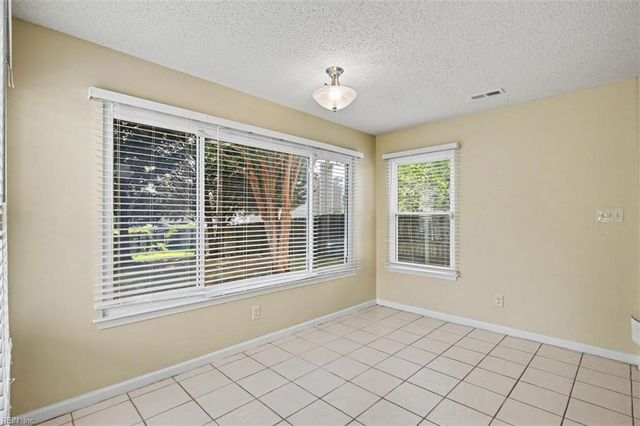 910 Andover CT, Newport News, VA 23608