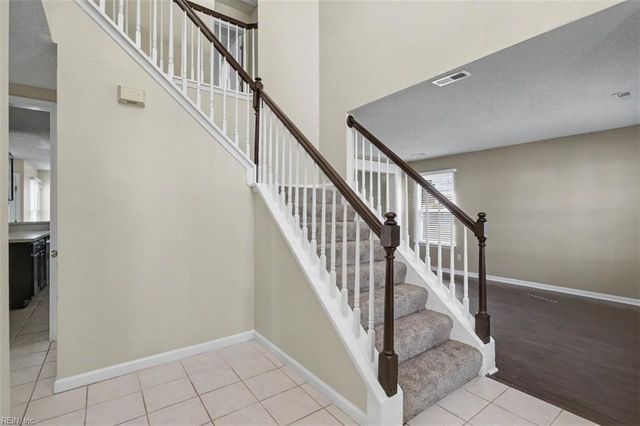 910 Andover CT, Newport News, VA 23608