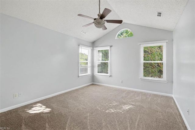 910 Andover CT, Newport News, VA 23608