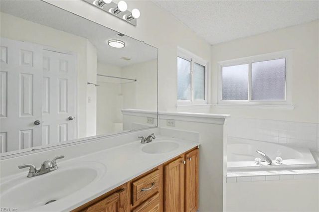 910 Andover CT, Newport News, VA 23608