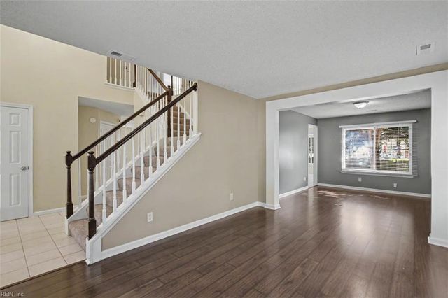 910 Andover CT, Newport News, VA 23608