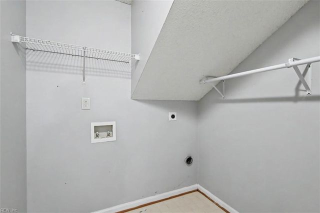 910 Andover CT, Newport News, VA 23608