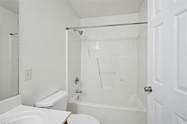 910 Andover CT, Newport News, VA 23608