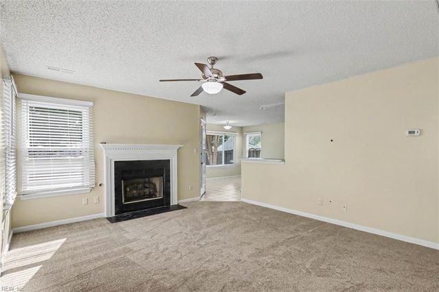 910 Andover CT, Newport News, VA 23608