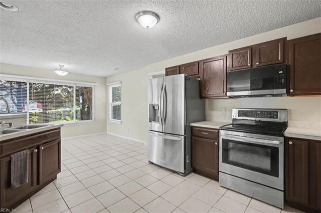 910 Andover CT, Newport News, VA 23608