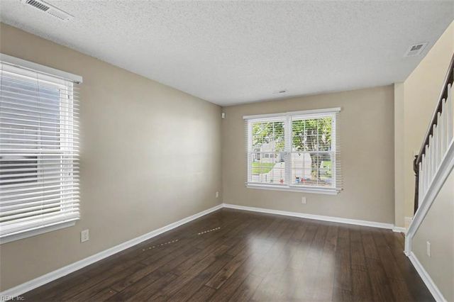 910 Andover CT, Newport News, VA 23608