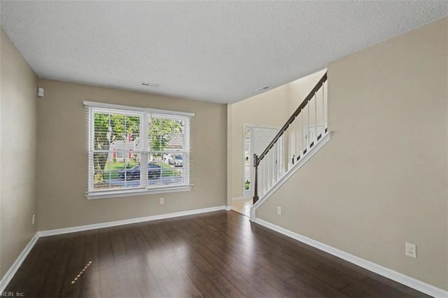 910 Andover CT, Newport News, VA 23608