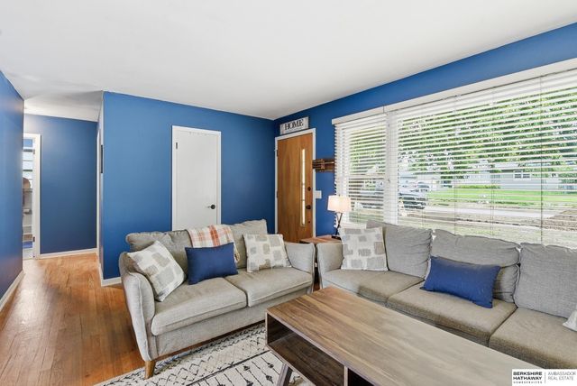 6102 Bancroft Street, Omaha, NE 68106