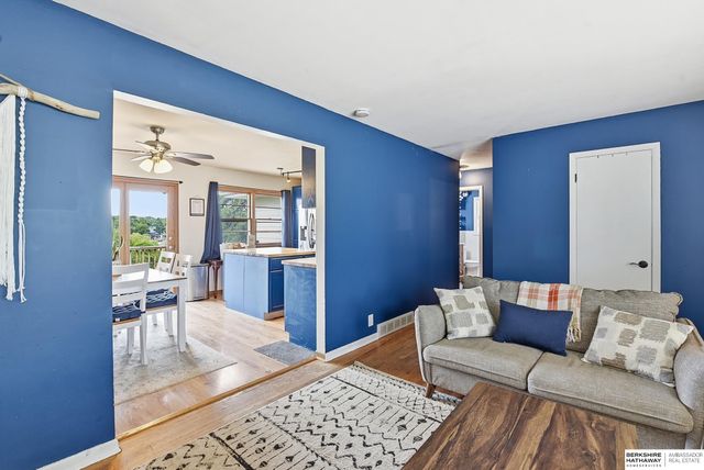 6102 Bancroft Street, Omaha, NE 68106