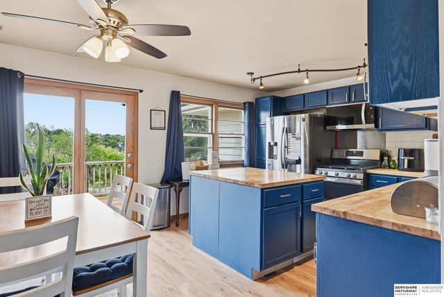 6102 Bancroft Street, Omaha, NE 68106