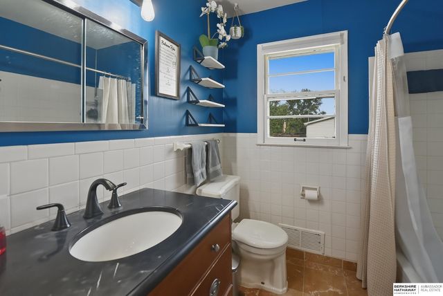 6102 Bancroft Street, Omaha, NE 68106