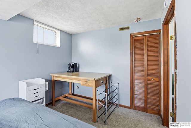 6102 Bancroft Street, Omaha, NE 68106