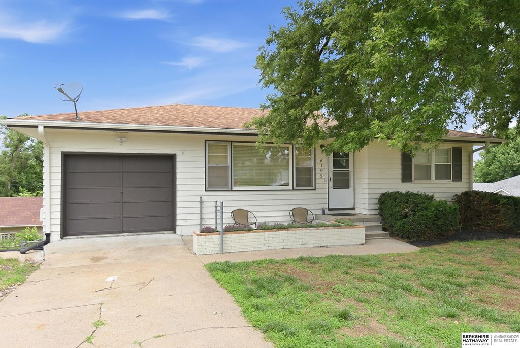 6102 Bancroft Street, Omaha, NE 68106