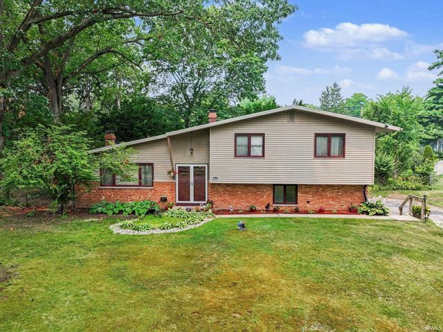 53175 Osage Drive, South Bend, IN 46637