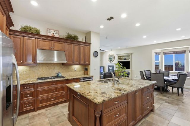 6817 Vilamoura Way, Elk Grove, CA 95757