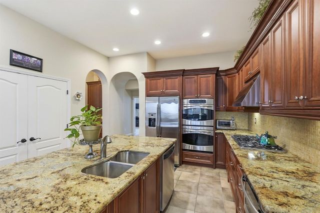6817 Vilamoura Way, Elk Grove, CA 95757