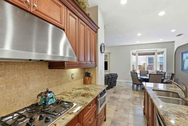 6817 Vilamoura Way, Elk Grove, CA 95757