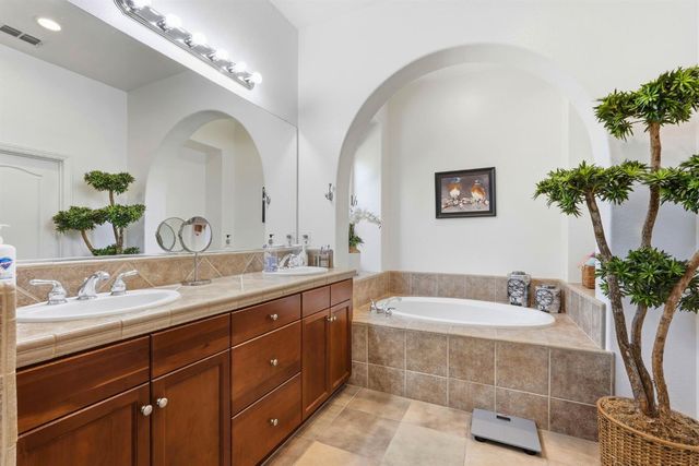 6817 Vilamoura Way, Elk Grove, CA 95757