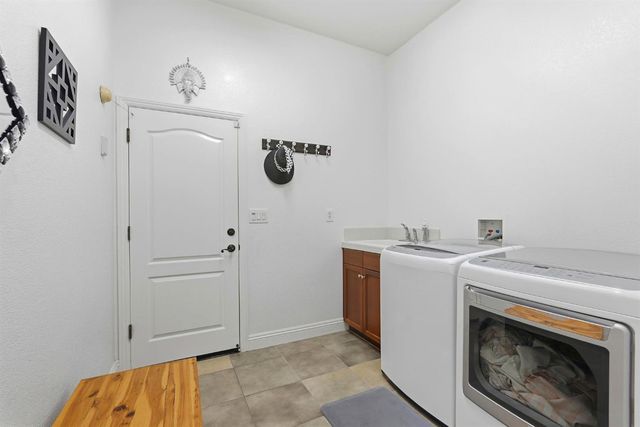6817 Vilamoura Way, Elk Grove, CA 95757