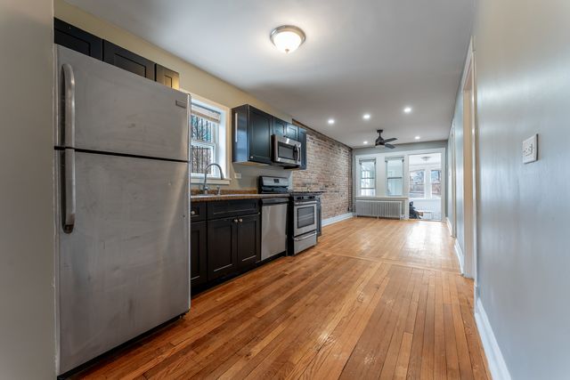 3908 W Montrose Avenue 2R, Chicago, IL 60618