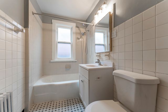 3908 W Montrose Avenue 2R, Chicago, IL 60618