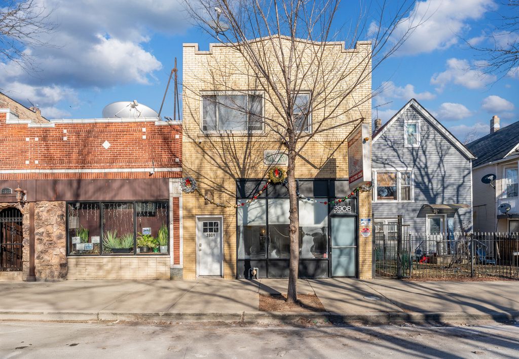 3908 W Montrose Avenue 2R, Chicago, IL 60618
