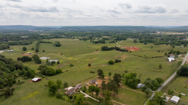1496 S Bunker Hill Rd, Sparta, TN 38583