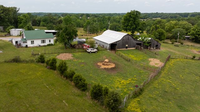 1496 S Bunker Hill Rd, Sparta, TN 38583