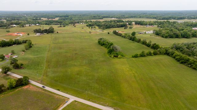 1496 S Bunker Hill Rd, Sparta, TN 38583