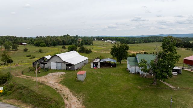 1496 S Bunker Hill Rd, Sparta, TN 38583