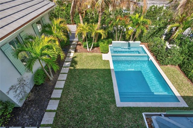 765 Azalea Lane, Vero Beach, FL 32963