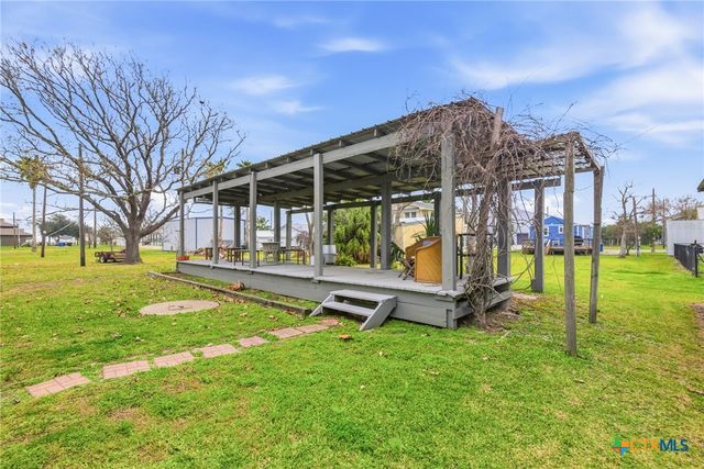 115 W Adams Street, Port O'connor, TX 77982