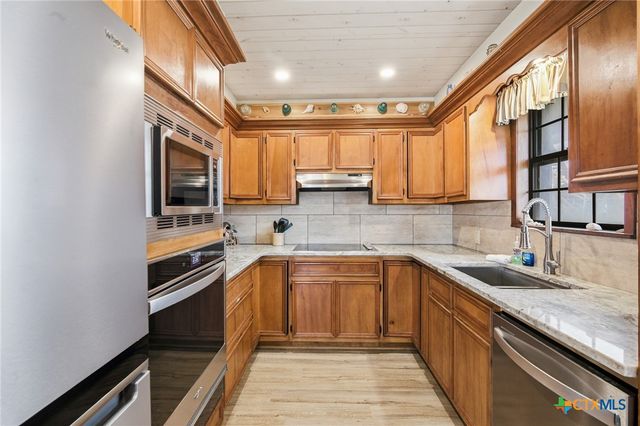 115 W Adams Street, Port O'connor, TX 77982