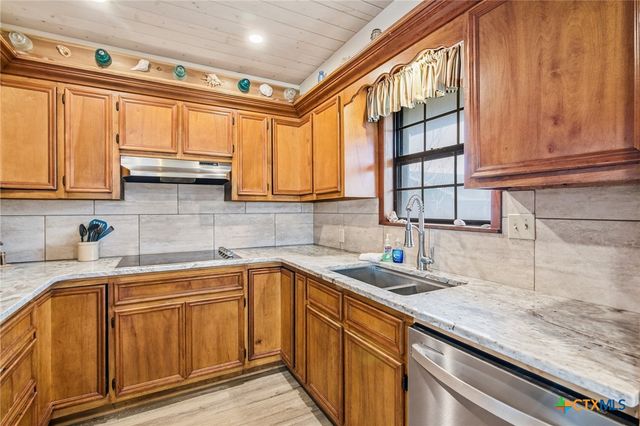 115 W Adams Street, Port O'connor, TX 77982