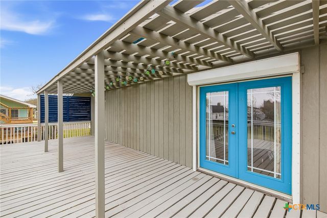 115 W Adams Street, Port O'connor, TX 77982