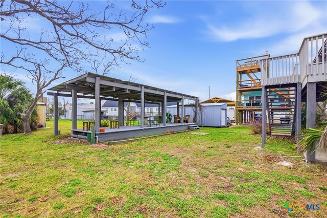 115 W Adams Street, Port O'connor, TX 77982