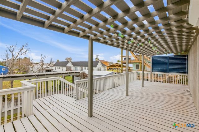 115 W Adams Street, Port O'connor, TX 77982