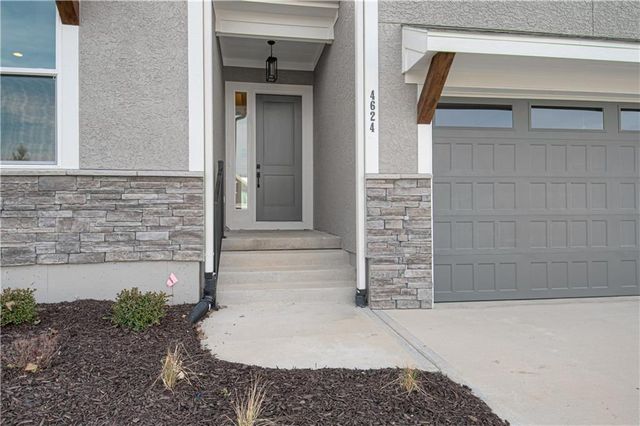 4624 SW Robinson Drive, Lee's Summit, MO 64083