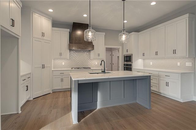 4624 SW Robinson Drive, Lee's Summit, MO 64083