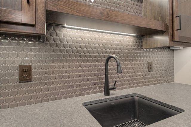 4624 SW Robinson Drive, Lee's Summit, MO 64083