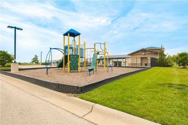 4624 SW Robinson Drive, Lee's Summit, MO 64083