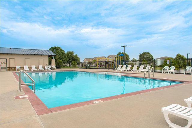 4624 SW Robinson Drive, Lee's Summit, MO 64083